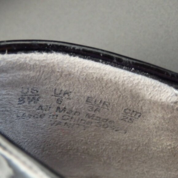 LifeStride Velocity Black Vanity Loafer - Picture 7 of 9